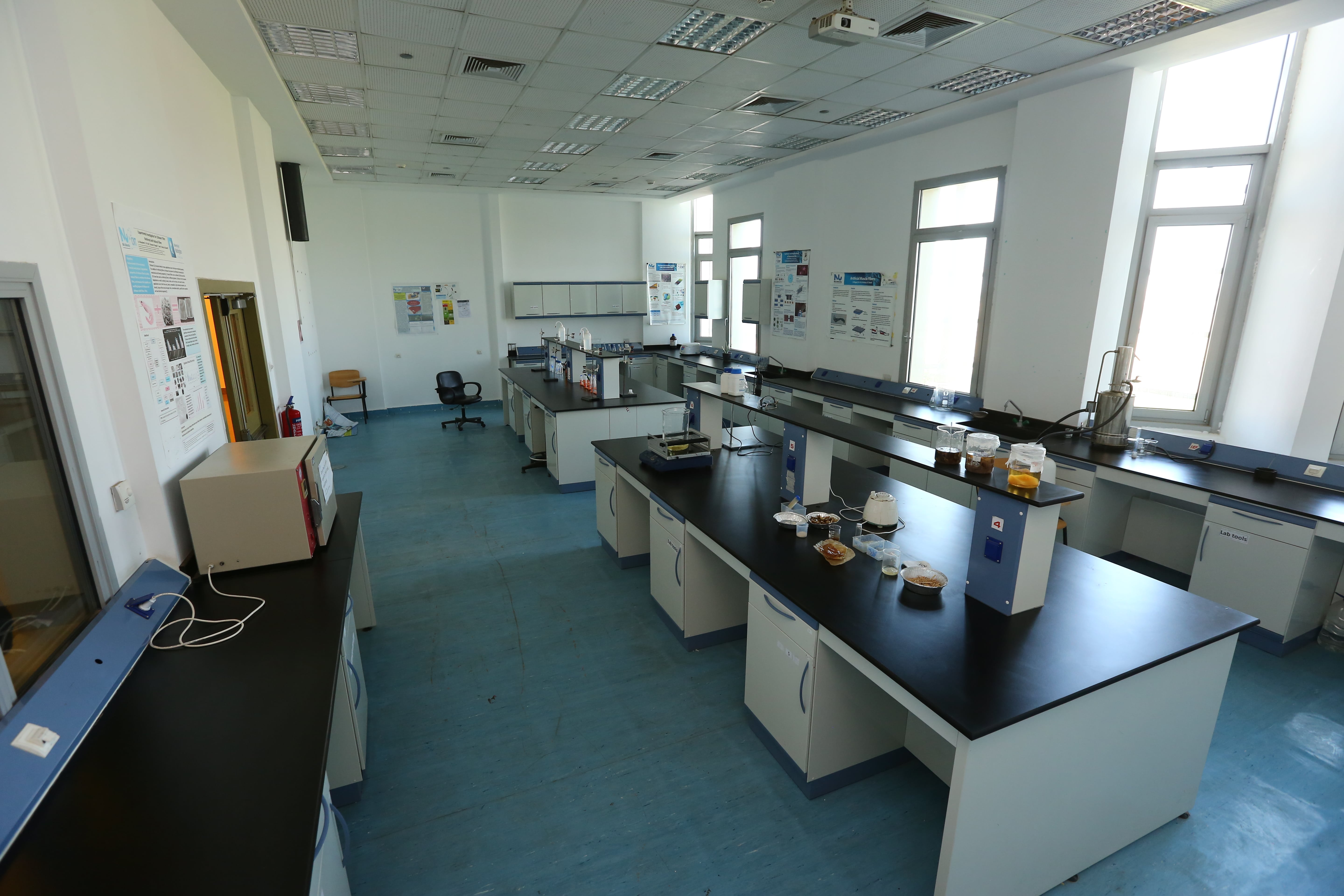 Nile University has various labs in many fields and contains ones that can only be found in Egypt. Thanks to its collaboration with many academic and research international institutions, Nile University is considered one of the top-notch universities across the nation. 