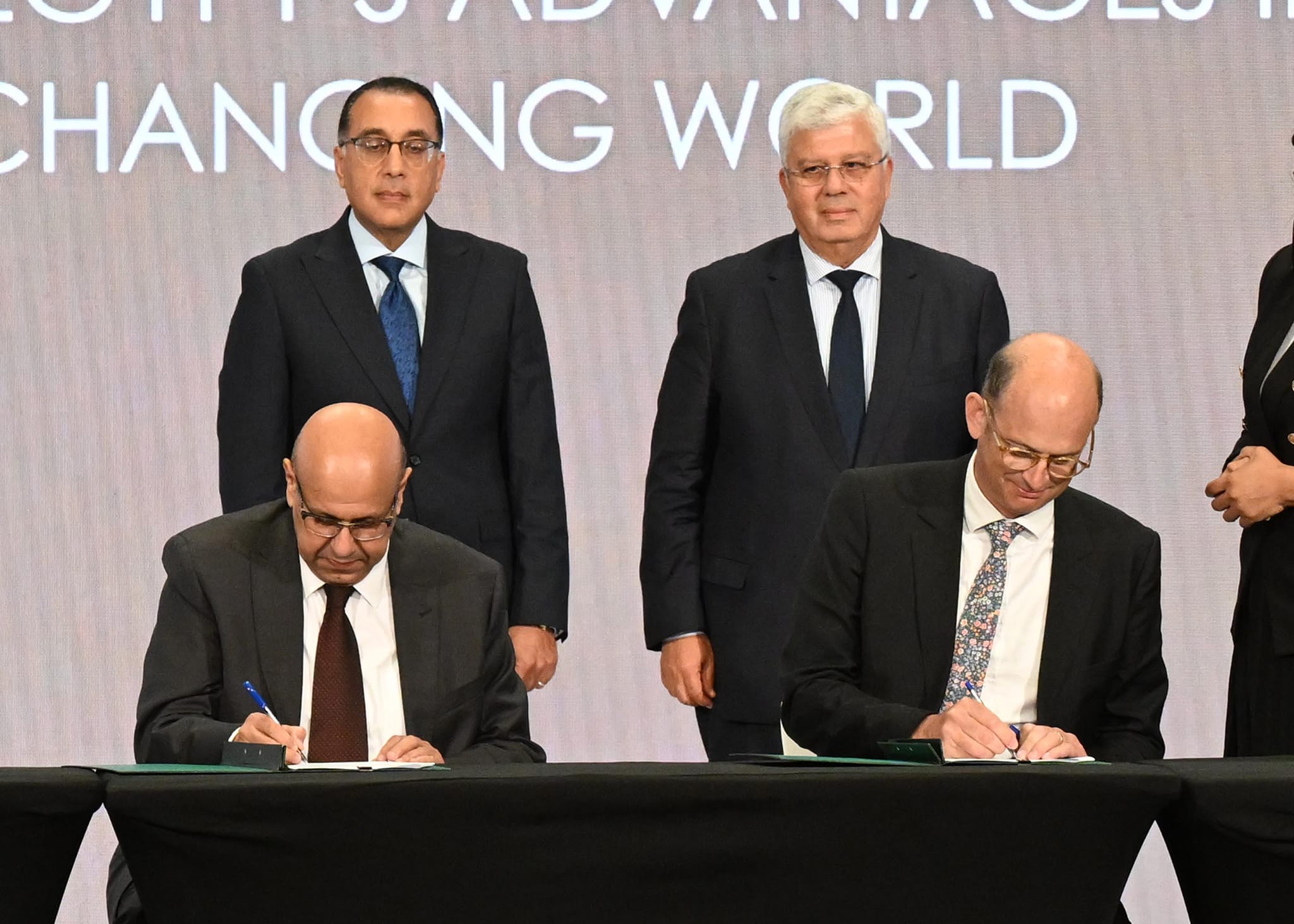 "Agreement to Establish International Green Hydrogen Center  with Nile University"